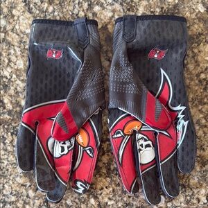 Nike Men's Black and Red Gloves